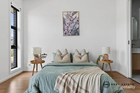 Property photo of 22 Montenegro Crescent Mount Duneed VIC 3217