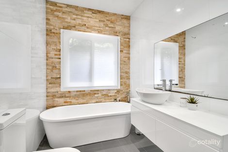 Property photo of 256 Barrenjoey Road Newport NSW 2106