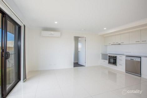 Property photo of 2/23 Azure Street Rosewood QLD 4340