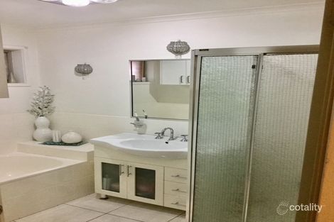Property photo of 18 Kunzea Close Meadow Heights VIC 3048