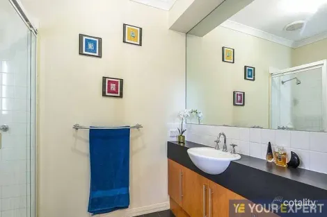 Property photo of 21 Jamieson Way Berwick VIC 3806