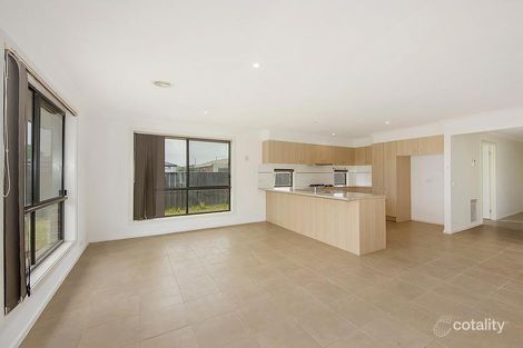 Property photo of 2 Cragside Place Deer Park VIC 3023