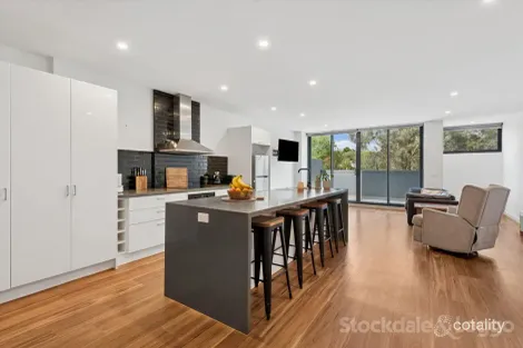 Property photo of 2/12 Strawberry Way Chirnside Park VIC 3116