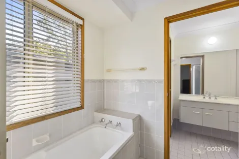 Property photo of 1/14 Ferntree Close Wyoming NSW 2250
