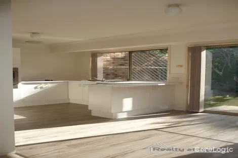Property photo of 1/28-32 Golden Palms Court Ashmore QLD 4214