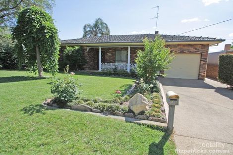 33 Cooinbil Cres, Kooringal, NSW 2650