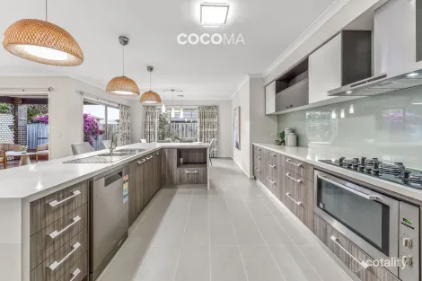 Property photo of 47 Como Parade Clyde North VIC 3978