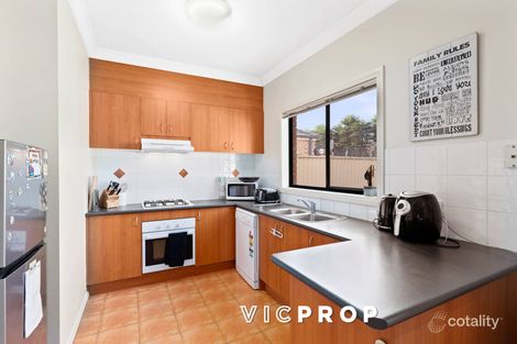 Property photo of 20 Alexandra Gardens Caroline Springs VIC 3023