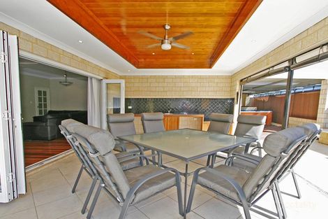 40 Regency Rmbl, Wattle Grove, WA 6107