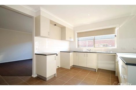 Property photo of 33 Crestway Drive Cranbourne North VIC 3977