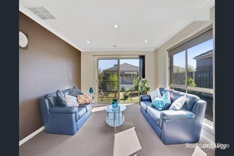 17 Edenvale St, Manor Lakes, VIC 3024