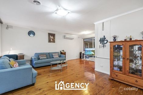 Property photo of 30 Scotsburn Way Endeavour Hills VIC 3802