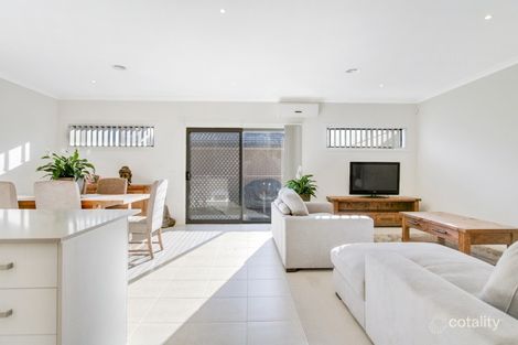 Property photo of 8 Penley Lane Sandhurst VIC 3977