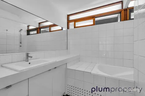 Property photo of 8 Aurora Crescent Kenmore QLD 4069