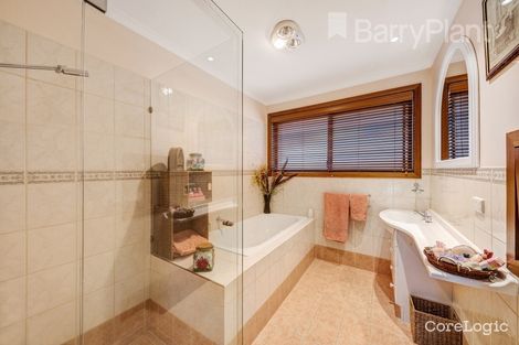 Property photo of 27 Warringa Crescent Hoppers Crossing VIC 3029