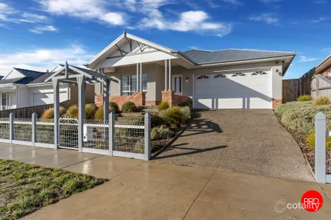 Property photo of 13 Amber Rise Kyneton VIC 3444