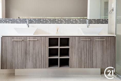 120 Livingstone Bvd, Pakenham, VIC 3810