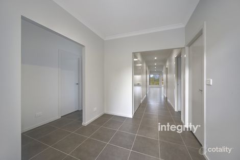 Property photo of 30 Banool Circuit Bomaderry NSW 2541
