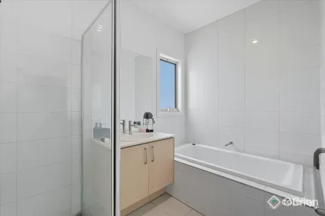 Property photo of 66 Crowlands Circuit Eynesbury VIC 3338