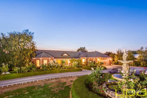 4 Maplewood Cl, Brookfield, VIC 3338