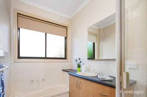 Property photo of 2/22 Avalon Grove Ringwood North VIC 3134