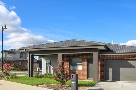 Property photo of 1/10 Caversham Drive Pakenham VIC 3810