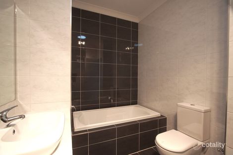 Property photo of 28 Willmington Loop Oran Park NSW 2570