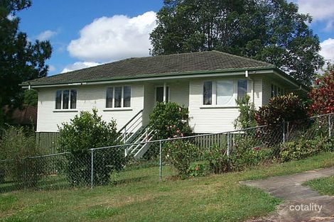 28 Arura St, Mansfield, QLD 4122