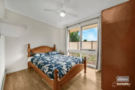 Property photo of 2 Earl Place Melton West VIC 3337