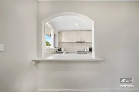 Property photo of 2 Earl Place Melton West VIC 3337