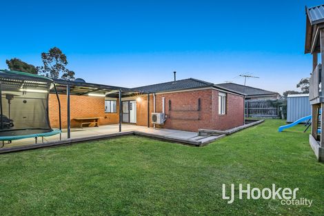 Property photo of 33 Sir Thomas Drive Pakenham VIC 3810