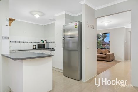 33 Sir Thomas Dr, Pakenham, VIC 3810