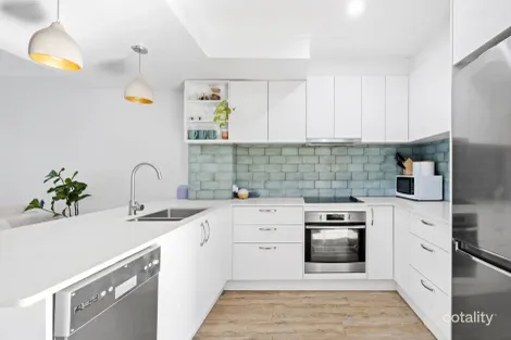Property photo of 13/5-15 Galeen Drive Burleigh Waters QLD 4220
