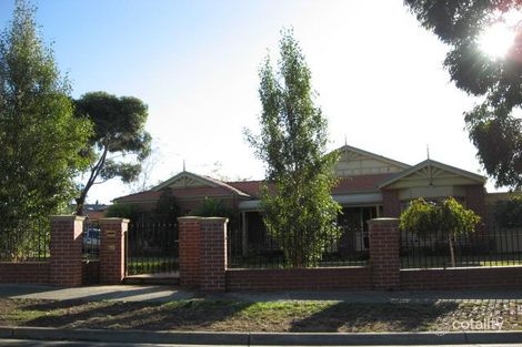 10 Saronvale Cres, Hillside, VIC 3037