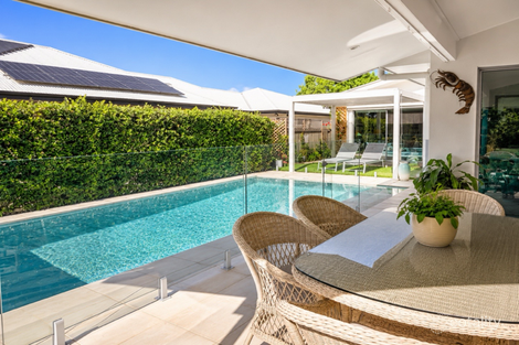 14 Sea Glint Pl, Pelican Waters, QLD 4551