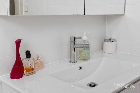 Property photo of 9/84 Malunna Road Lindisfarne TAS 7015