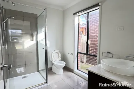 Property photo of 21 Obsidian Avenue Tarneit VIC 3029