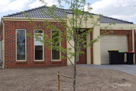 Property photo of 16 Hunts Cross Way Caroline Springs VIC 3023