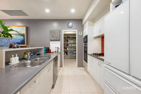 Property photo of 30 David Road Holland Park QLD 4121