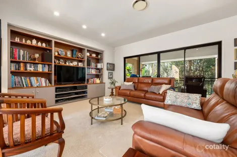 Property photo of 30 David Road Holland Park QLD 4121