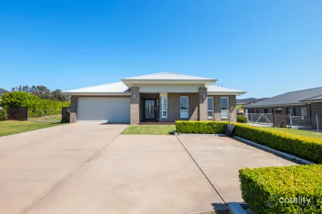 Property photo of 11 Diana Drive Spring Flat NSW 2850