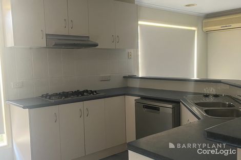 Property photo of 2 Amethyst Place Werribee VIC 3030