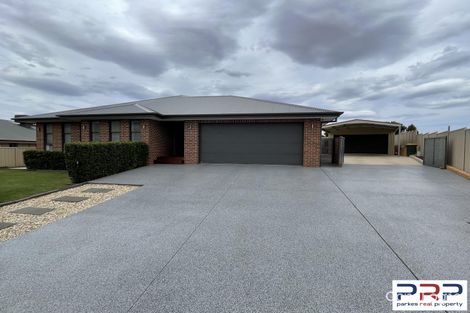 Property photo of 11 Cedar Crescent Parkes NSW 2870