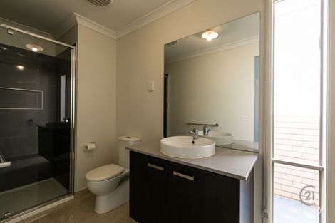 Property photo of 10 Wolomina Crescent Werribee VIC 3030