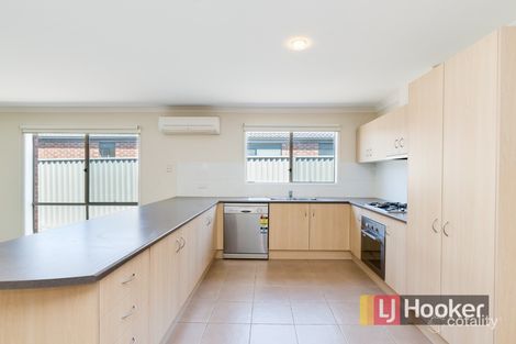 Property photo of 11 Avalon Crescent Cranbourne East VIC 3977