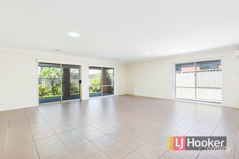 Property photo of 11 Avalon Crescent Cranbourne East VIC 3977