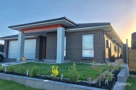 8 Loveday St, Oran Park, NSW 2570
