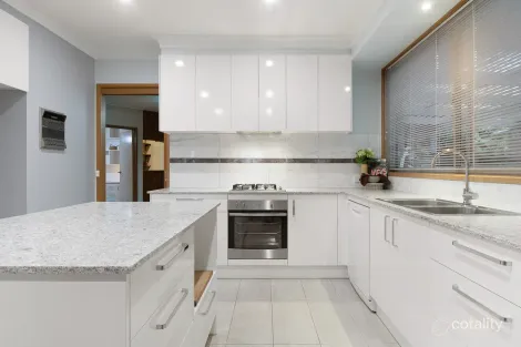 Property photo of 37 Hillview Drive Carrum Downs VIC 3201