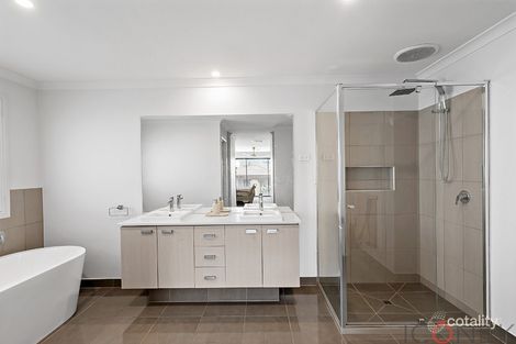 Property photo of 17 Hallowglen Drive Wollert VIC 3750