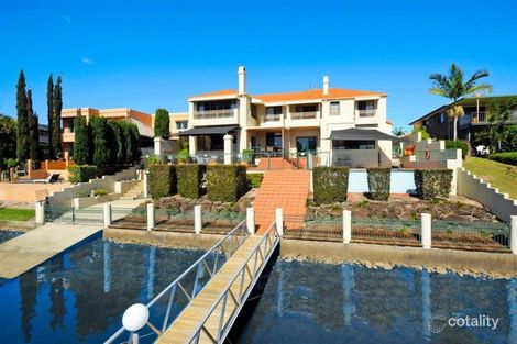 32 Selkirk Ave, Benowa, QLD 4217